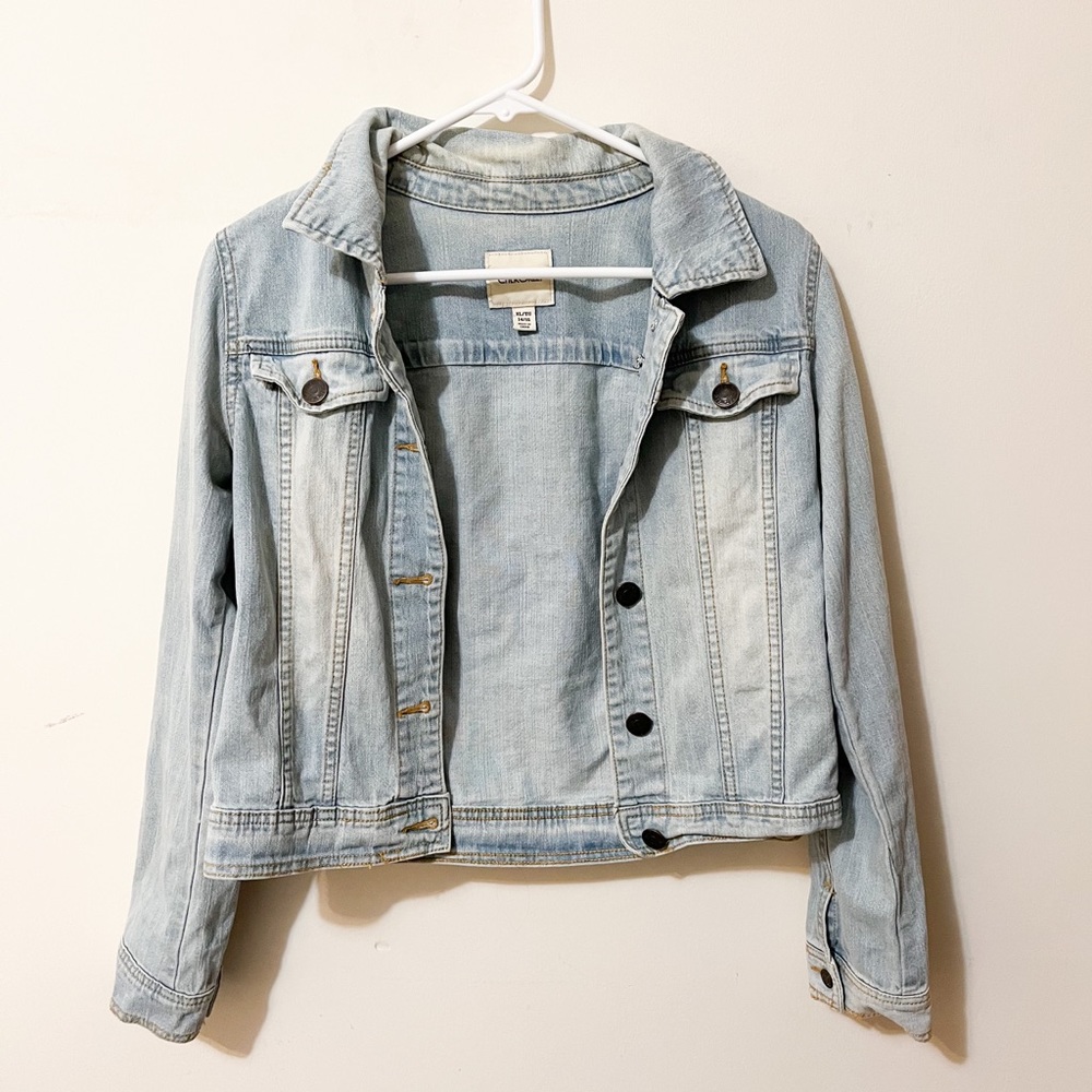 Cherokee light blue denim jacket (Juniors XL but fits like adult extra small)